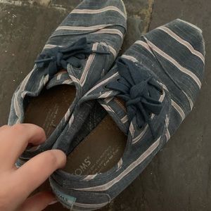 Women’s Toms shoes